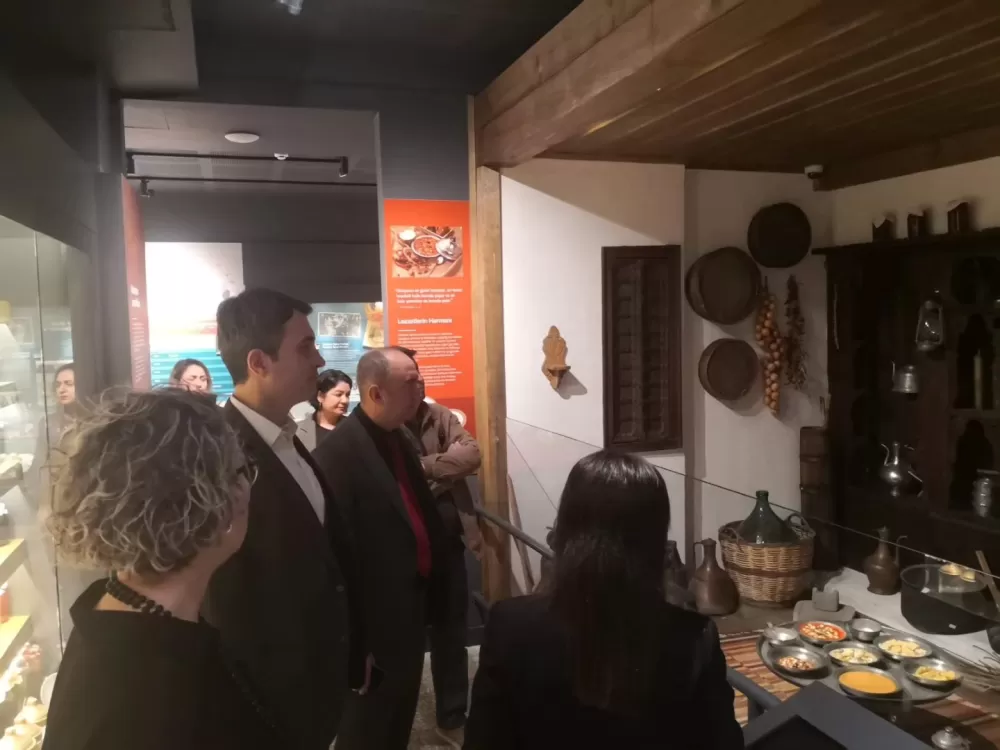 Bucak’a modern kütüphane için Antalya modeli Heyet Dokumapark’ı inceledi