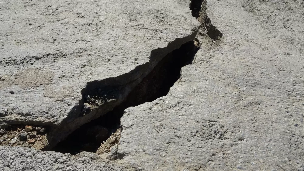 Antalya'da heyelan riski 3 bina tahliye edildi, sokak trafiğe kapatıldı