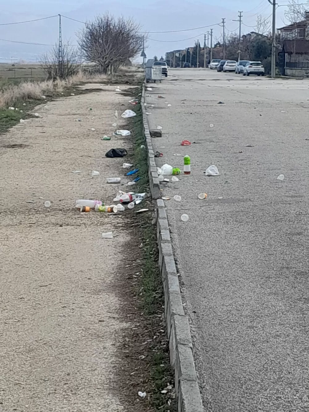 Güzel hava Burdur Gölüne eziyet oldu! Manzara keyfi çöp dağına dönüştü!