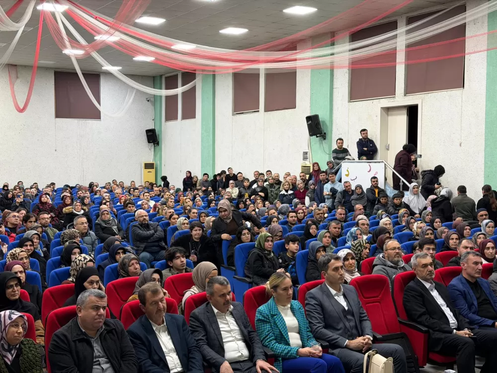 Bucak'ta Sıtkı Aslanhan konferansına yoğun ilgi