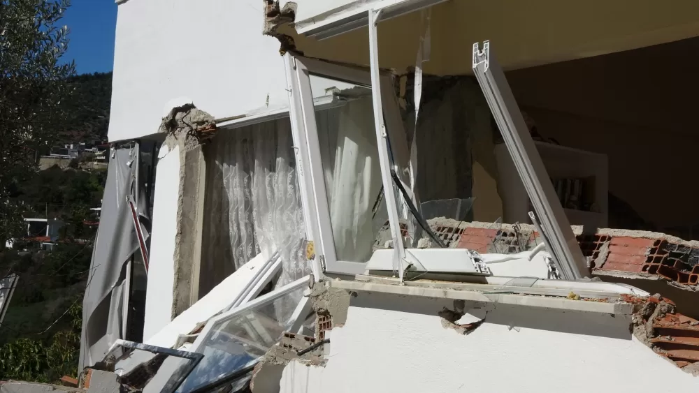 Antalya'da heyelan riski 3 bina tahliye edildi, sokak trafiğe kapatıldı