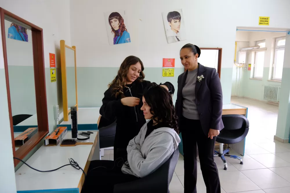 Vali Bilgihan’dan eğitim mesaisi Sınıf ve atölyeleri inceledi