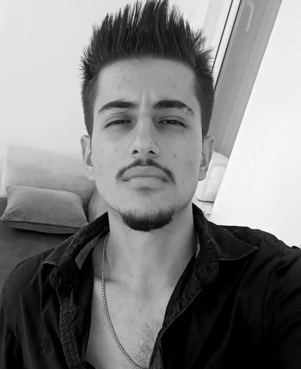 Antalya'da feci kaza kamerada Genç sürücü kurtarılamadı