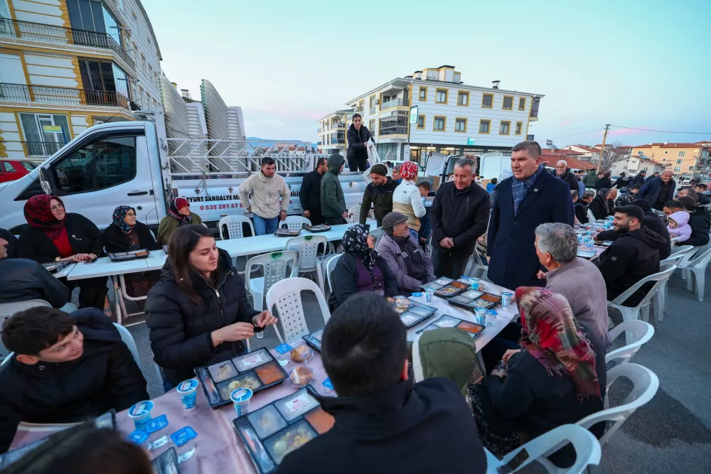 Burdur'da gönül sofrası Başkan Ercengiz mahalle sakinleriyle buluştu