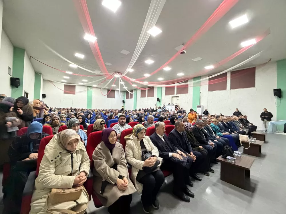 Bucak'ta Sıtkı Aslanhan konferansına yoğun ilgi