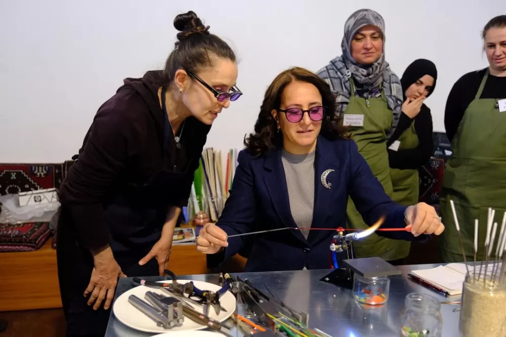 Burdur’da cam sanatı kadın istihdamıyla buluşuyor