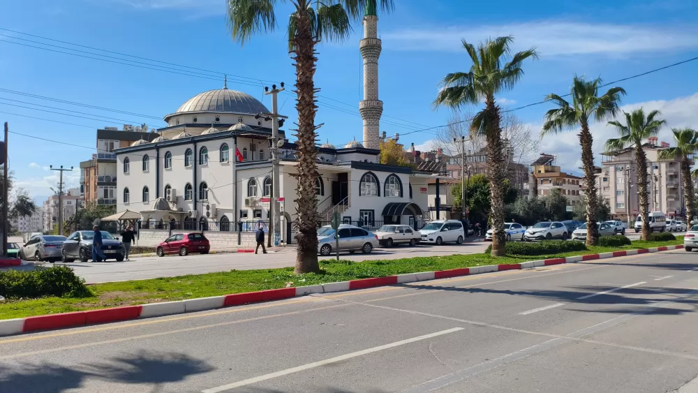 Antalya'da Ramazan'ın ilk günü  teravih namazına giderken çarpılan Kadın hayatını kaybetti