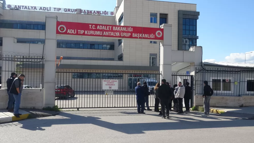 Antalya'da Ramazan'ın ilk günü  teravih namazına giderken çarpılan Kadın hayatını kaybetti