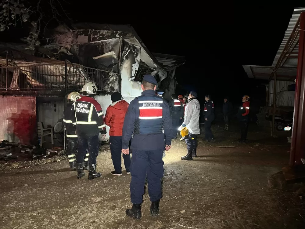 Uşak Sivaslı'da Prefabrik evde çıkan yangında karı-koca hayatını kaybetti