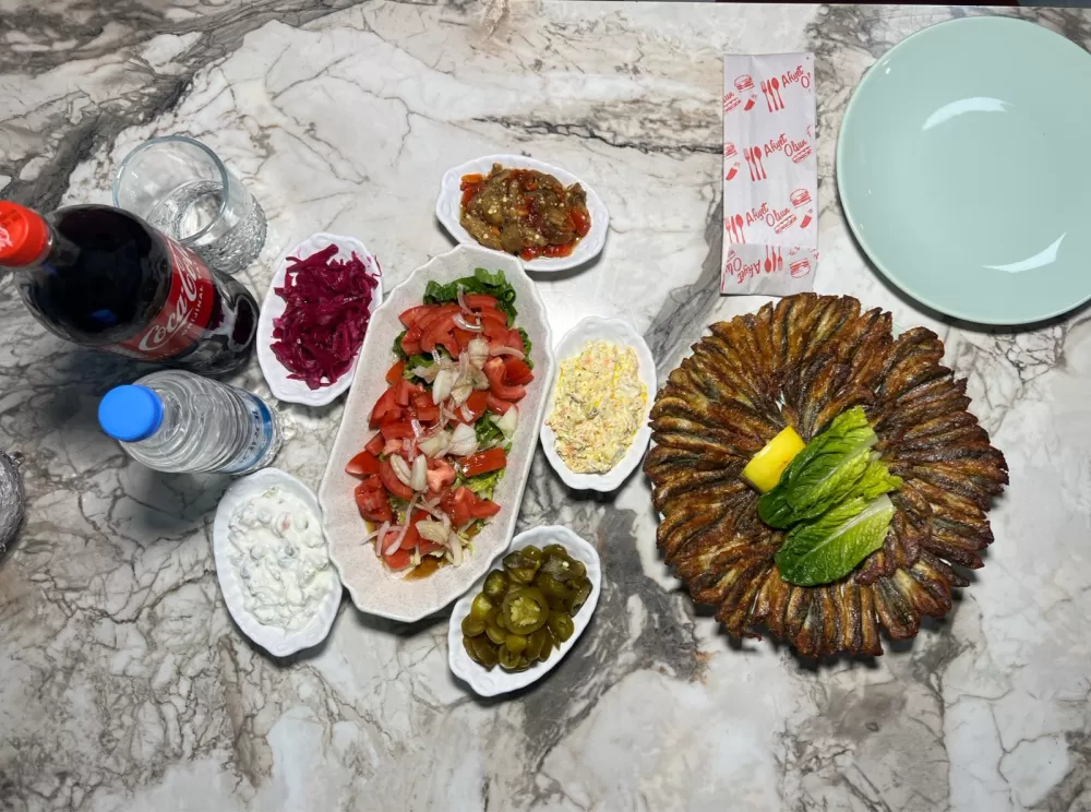 Kemal Usta dur diyene kadar bitmez! Mezeleriyle 1 kilo hamsi 500 TL