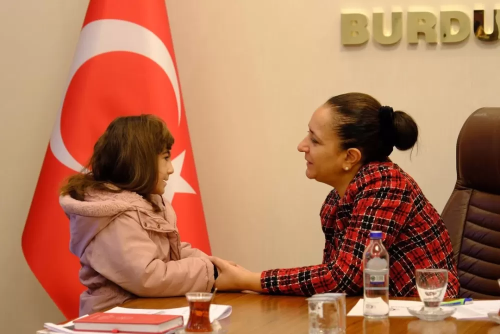 Burdur’da halk günü Vali Bilgihan talepleri dinledi, müdürlere talimatı verdi