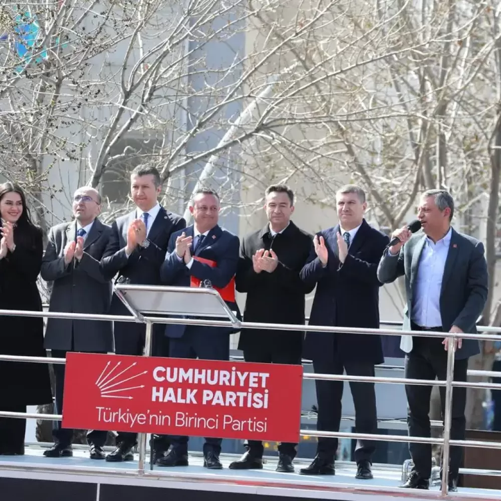 Burdur Cumhuriyet Meydanı Özgür Özel Mitingiyle Doldu Taştı