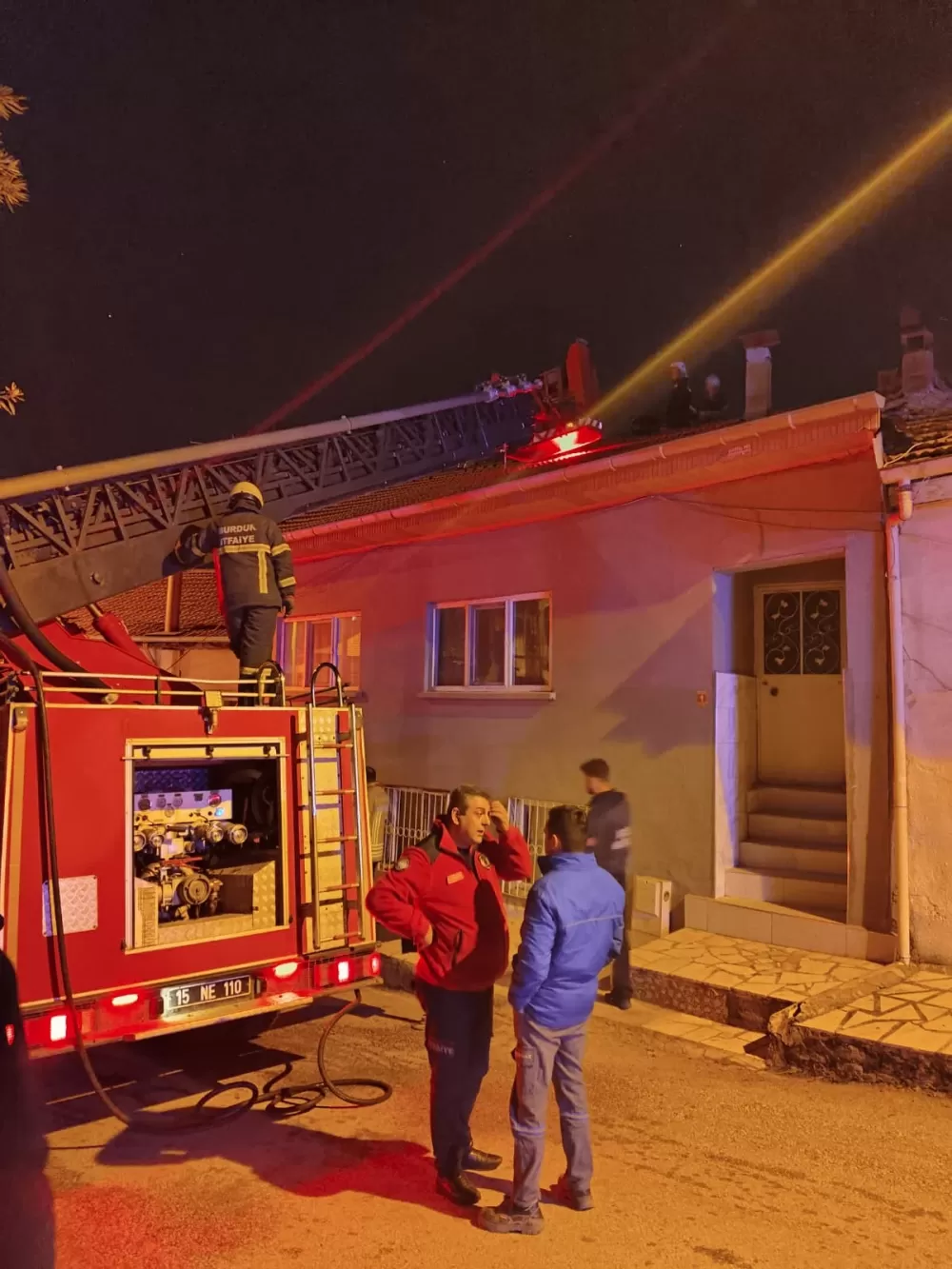 Burdur’da müstakil evde yangın! İtfaiye müdahalesiyle söndürüldü