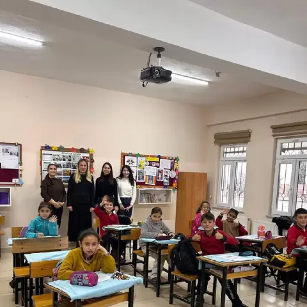 Bucak'ta 'Kucaklaşma Zamanı' Projesi Kapsamında Okul Ziyareti