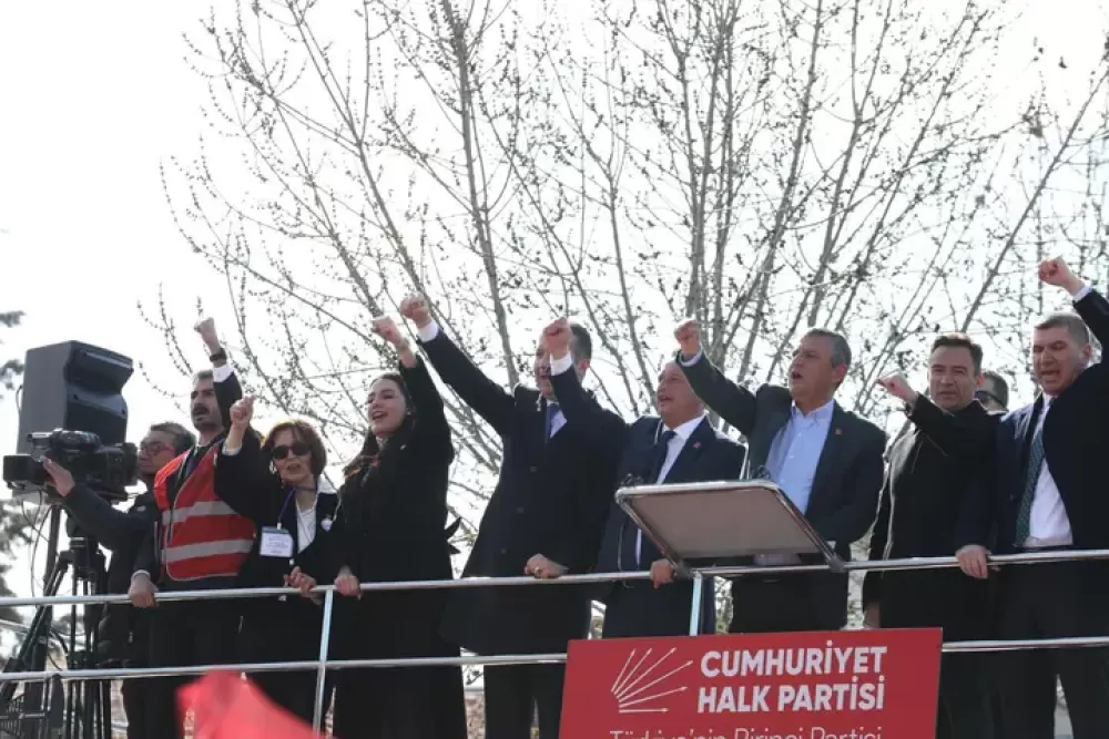 Burdur Cumhuriyet Meydanı Özgür Özel Mitingiyle Doldu Taştı