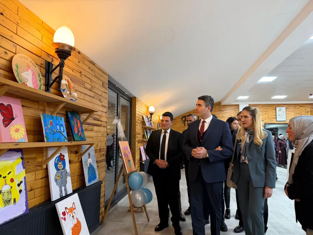 Bucak'ta “Dijital Aile” semineri yoğun katılımla gerçekleştirildi