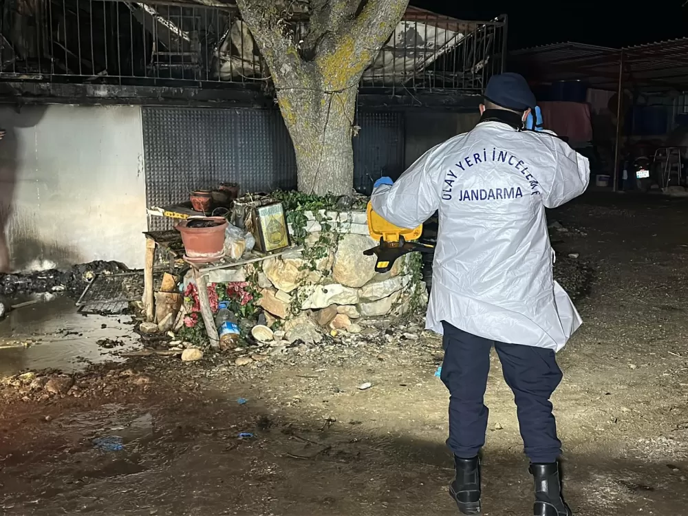 Uşak Sivaslı'da Prefabrik evde çıkan yangında karı-koca hayatını kaybetti