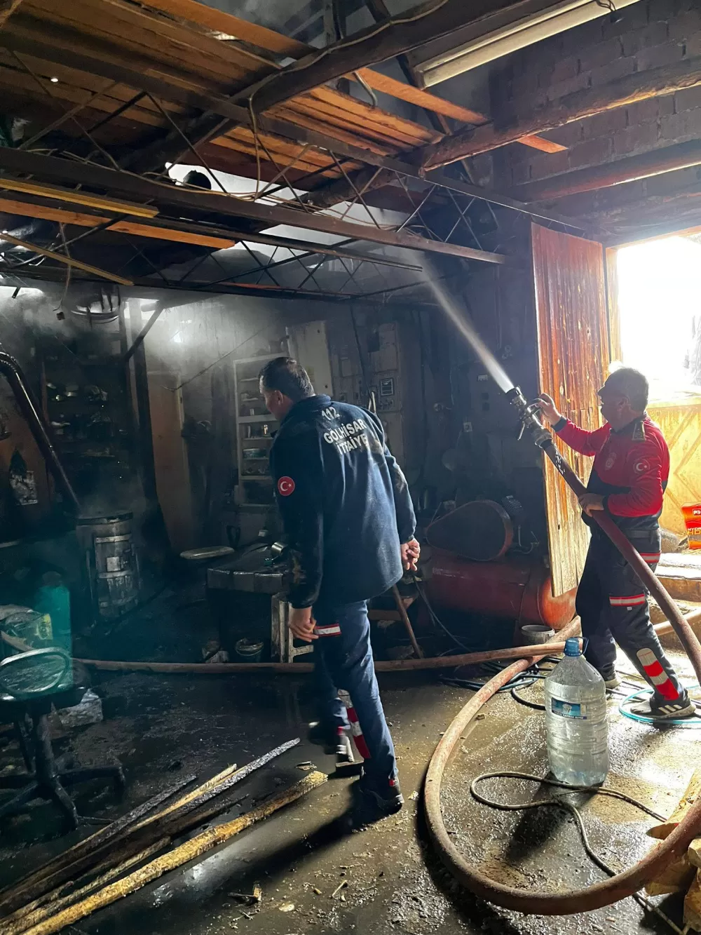 Gölhisar'da doğrama atölyesinde yangın! Ekipler seferber oldu