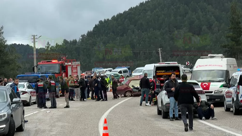 Bucak'ta feci kaza 2 kişi hayatını kaybetti 4 kişi yaralandı