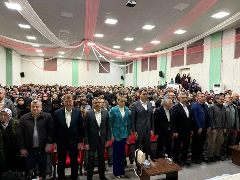 Bucak'ta Sıtkı Aslanhan konferansına yoğun ilgi