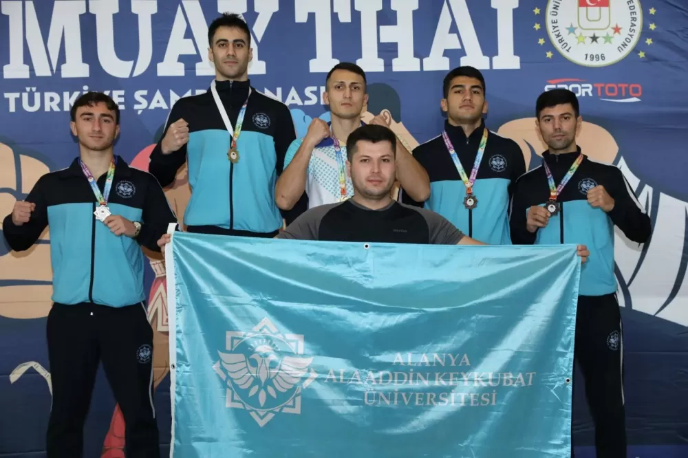  ALKÜ, Burdur'da Yapılan Muay Thai şampiyonasından 5 madalya ile döndü