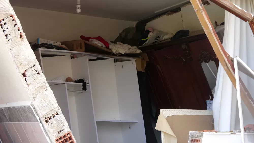 Antalya'da heyelan riski 3 bina tahliye edildi, sokak trafiğe kapatıldı