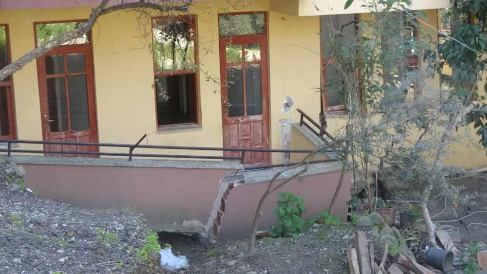 Antalya'da heyelan riski 3 bina tahliye edildi, sokak trafiğe kapatıldı