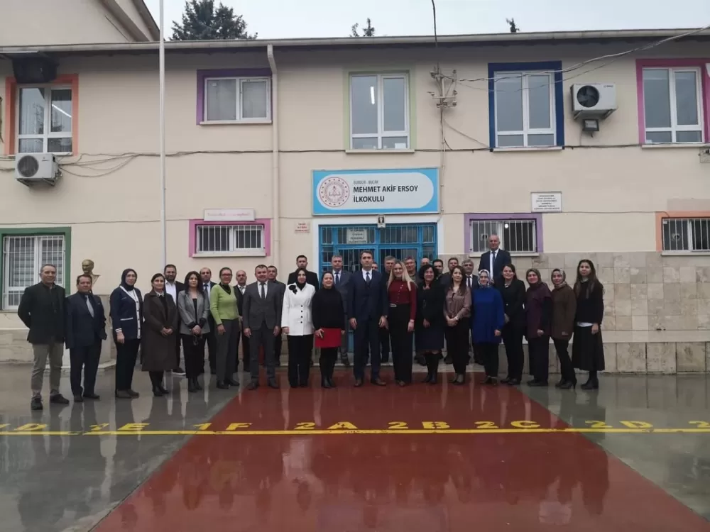 Bucak’ta eğitimde 'Kucaklaşma' mesaisi Kaymakam Kuruca ziyaret etti