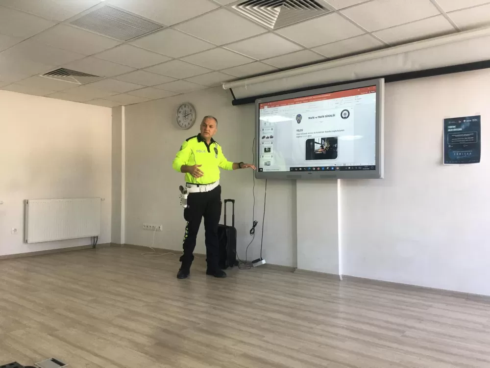 Burdur'da 400 öğrenciye 'Trafik Dedektifi' kimliği