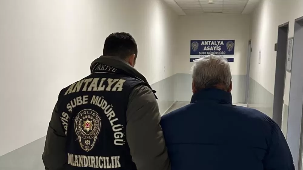 Antalya'da iş ve uygun fiyata cep telefonu vaadiyle 3 kişiyi dolandıran şüpheli tutuklandı