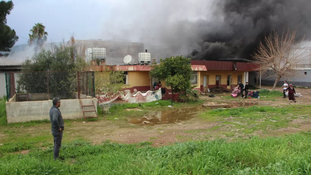  Antalya  Kumluca'da  ekmek fırını olarak kullanılan müstakil yapı alev alev yandı
