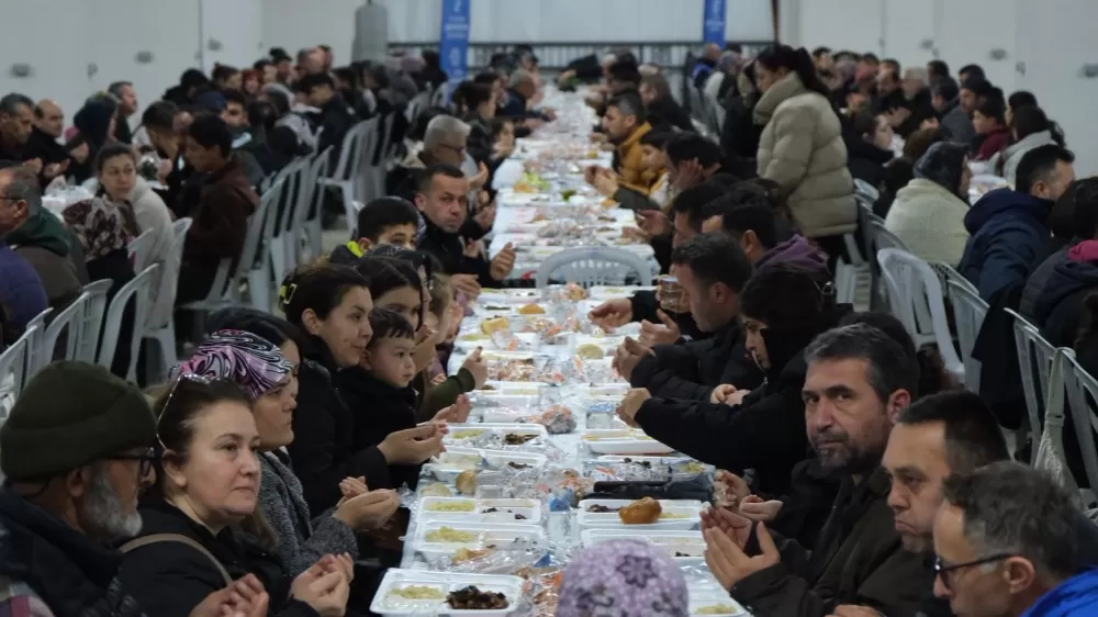 Aydın  Büyükşehir'in iftar sofrasında oruçlar dualarla açıldı