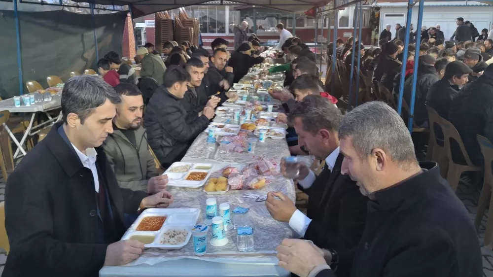 Bucak Çamlık'ta İftar Programına Kaymakam Kuruca ve Milletvekili Oğuz Katıldı