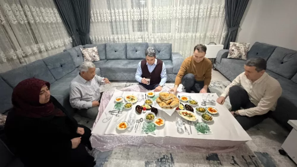 Bucak Kaymakamı Kuruça, Kahraman Gaziyi Evinde Ziyaret Etti