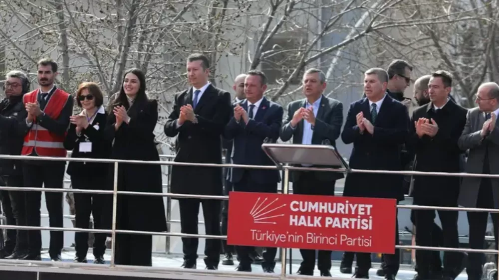 Burdur Cumhuriyet Meydanı Özgür Özel Mitingiyle Doldu Taştı