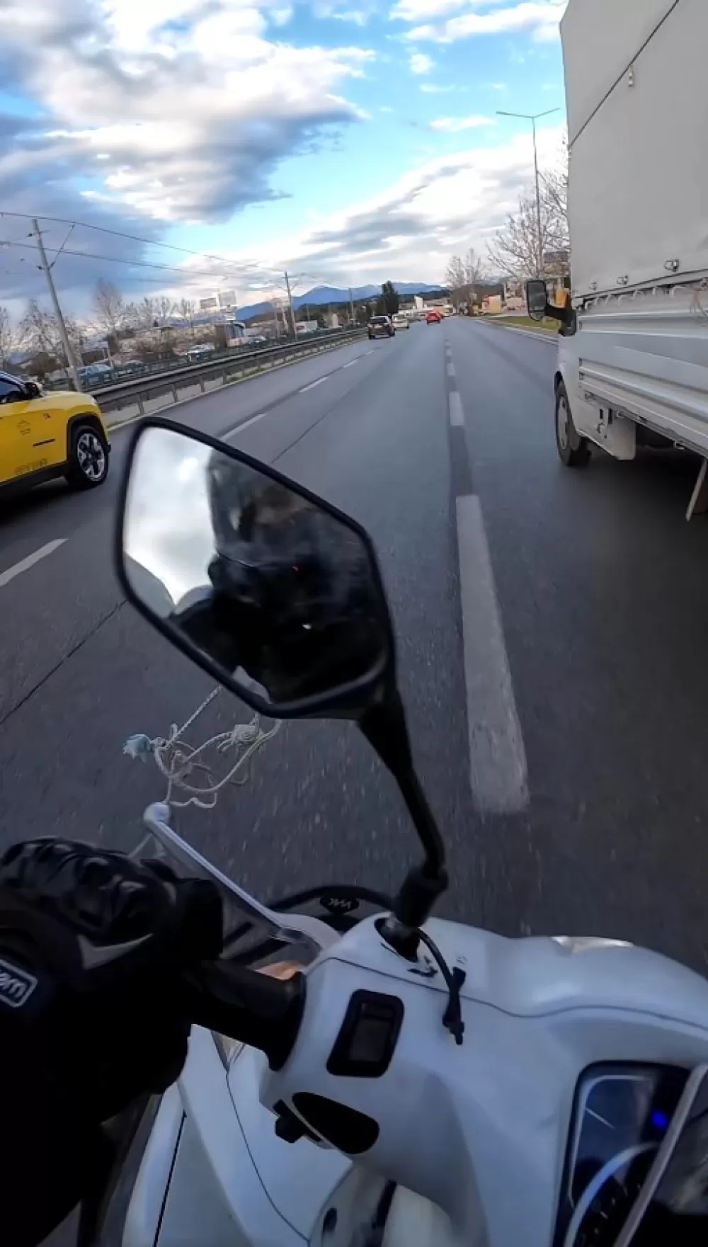 Antalya'da faciadan dönülen o anlar kamerada Motokurye ölümle burun buruna geldi