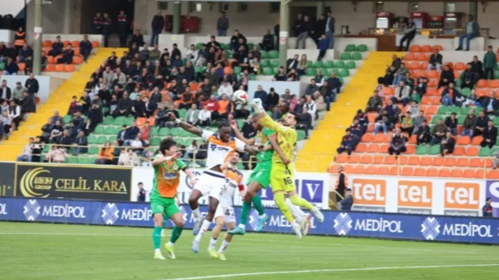 Corendon Alanyaspor evinde RAMS Başakşehir'e yenildi 