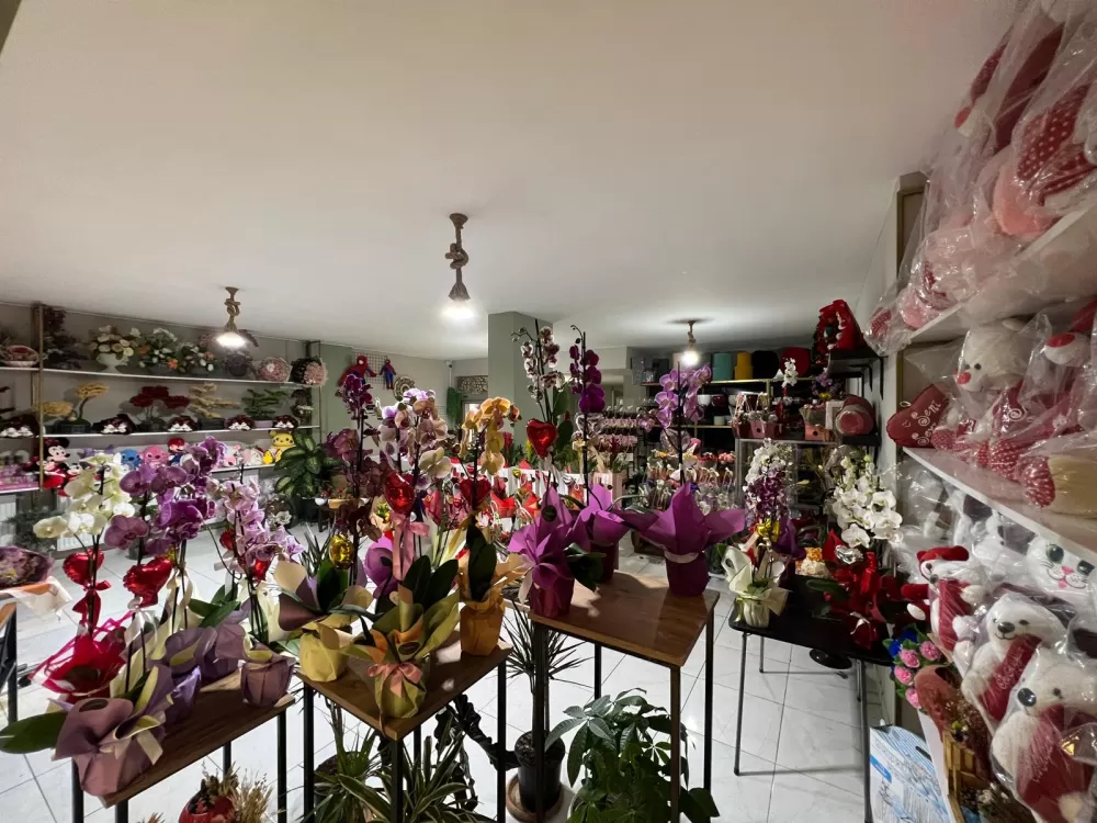 Kelimelerin sustuğu yerde Miraç Çiçekçilik konuşuyor! Bu 14 Şubat’ta mutluluğu hediye edin