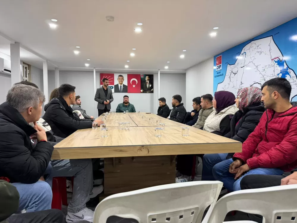 Bucak'ta gençlik buluşması CHP’li gençler yol haritasını belirledi