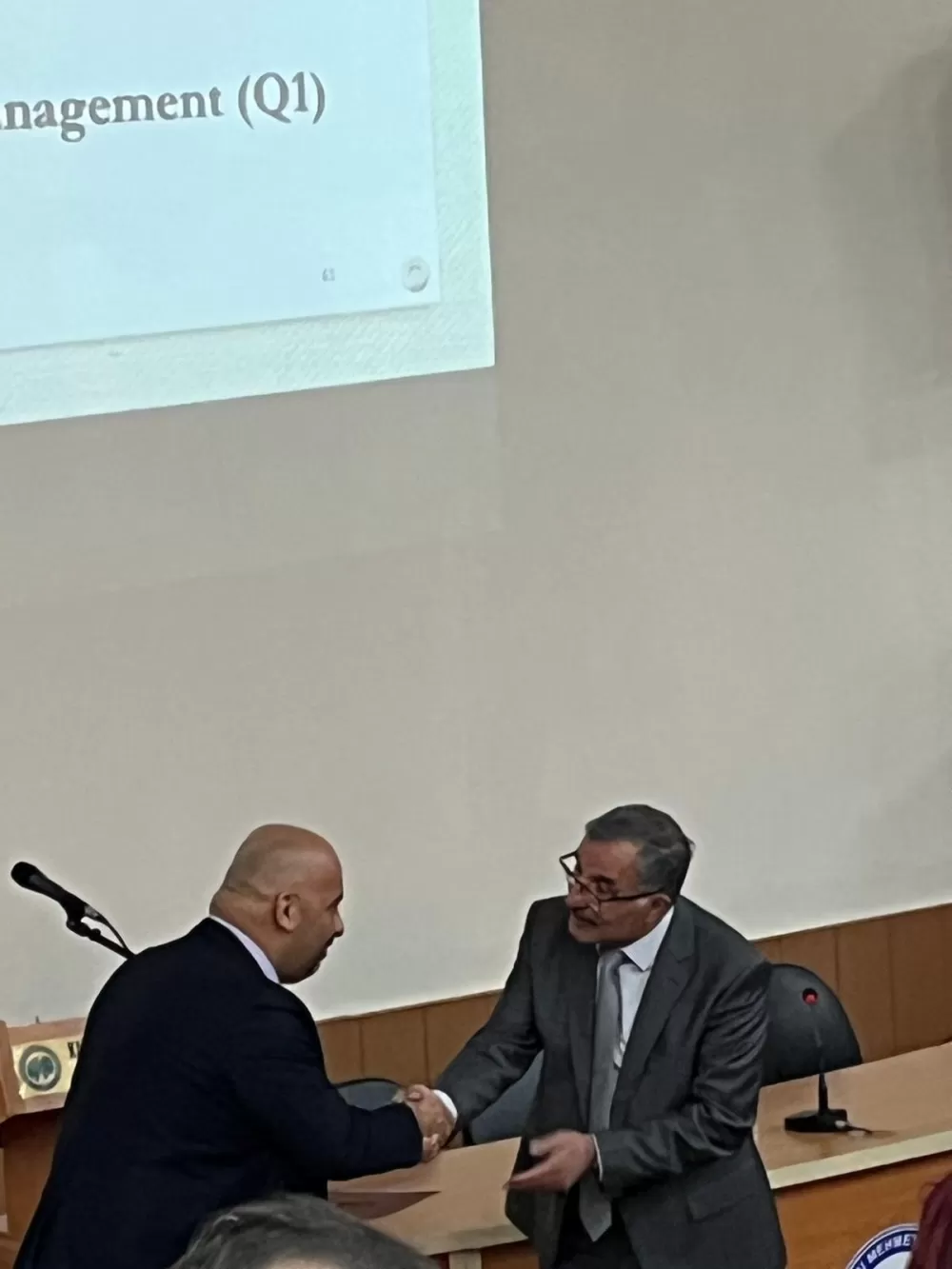 Doç. Dr. Murat Ak’a akademik başarı ödülü