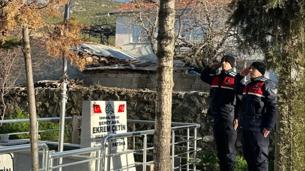 Eğirdir'de şehit kabirleri düzenli olarak denetleniyor