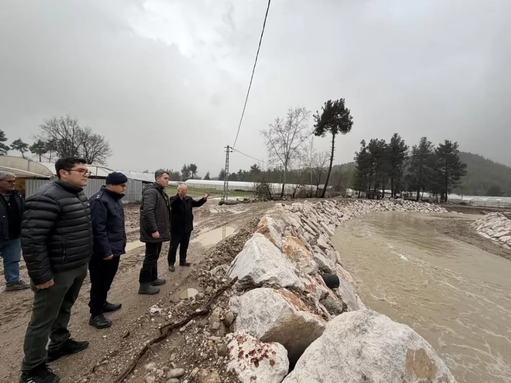 Bucak’ta sel hasara neden oldu Kaymakam Kuruca sahada