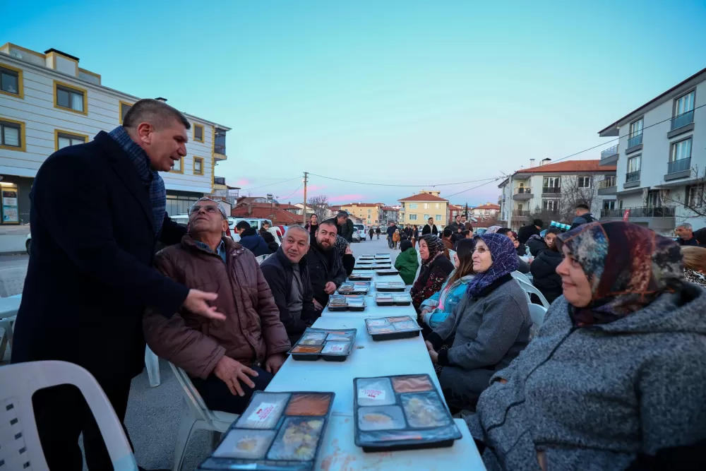 Burdur'da gönül sofrası Başkan Ercengiz mahalle sakinleriyle buluştu