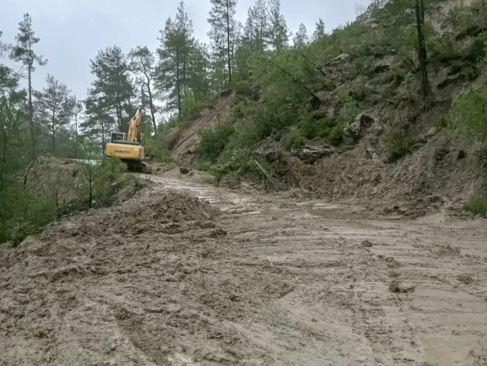 Bucak’ta sel hasara neden oldu Kaymakam Kuruca sahada