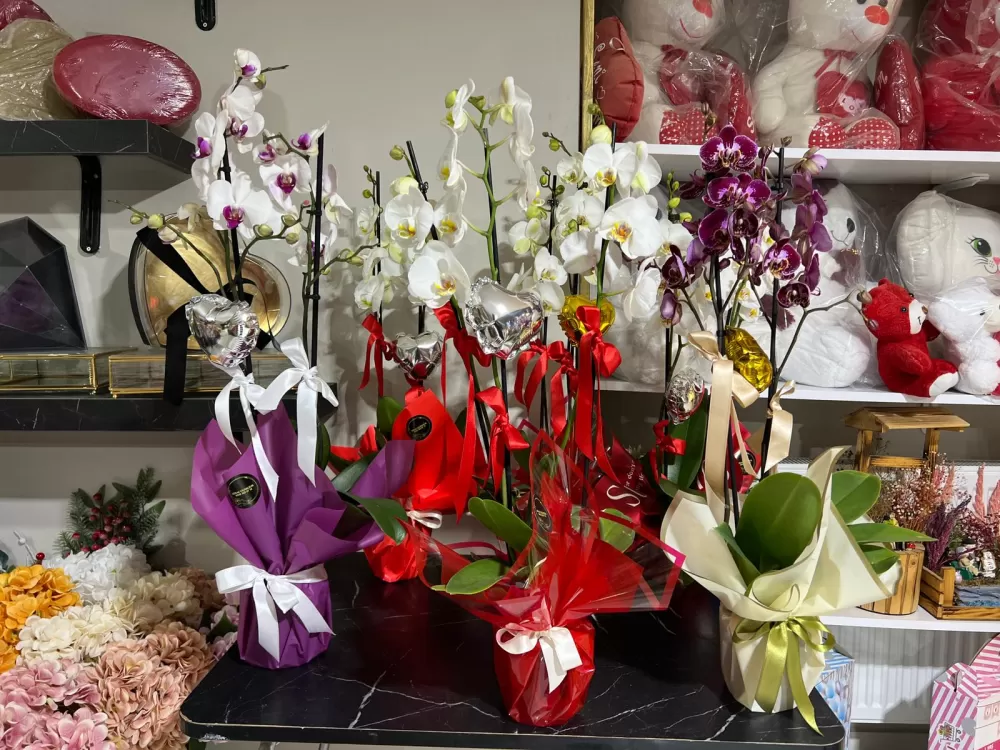 Kelimelerin sustuğu yerde Miraç Çiçekçilik konuşuyor! Bu 14 Şubat’ta mutluluğu hediye edin