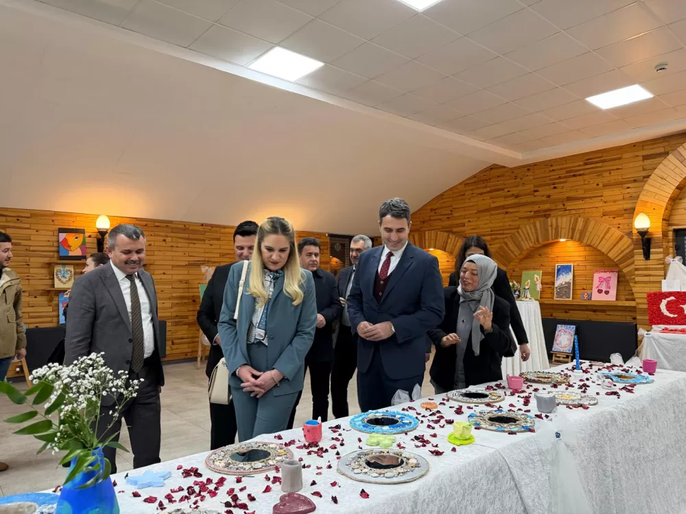 Bucak'ta “Dijital Aile” semineri yoğun katılımla gerçekleştirildi