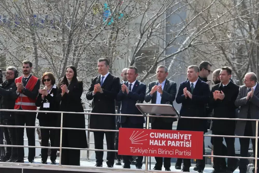 Burdur Cumhuriyet Meydanı Özgür Özel Mitingiyle Doldu Taştı