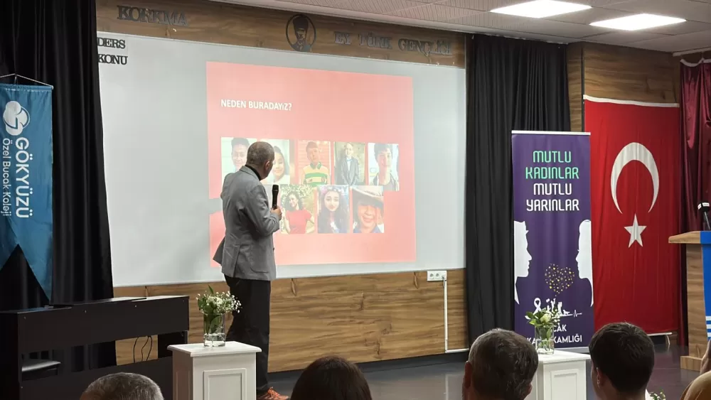 Bucak'ta “Dijital Aile” semineri yoğun katılımla gerçekleştirildi