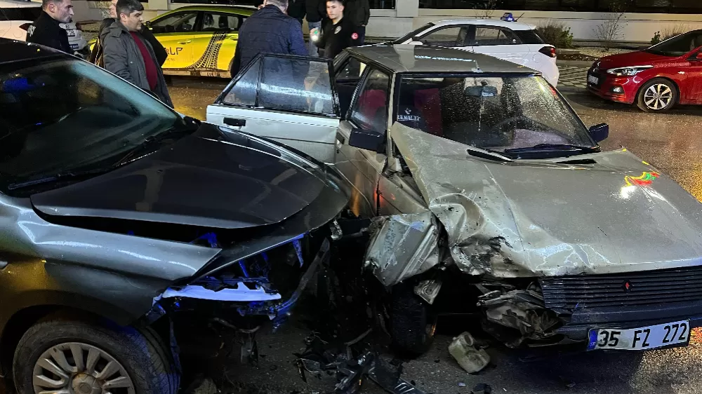 İki otomobilin çarpıştığı kazada 1 kişi yaralandı