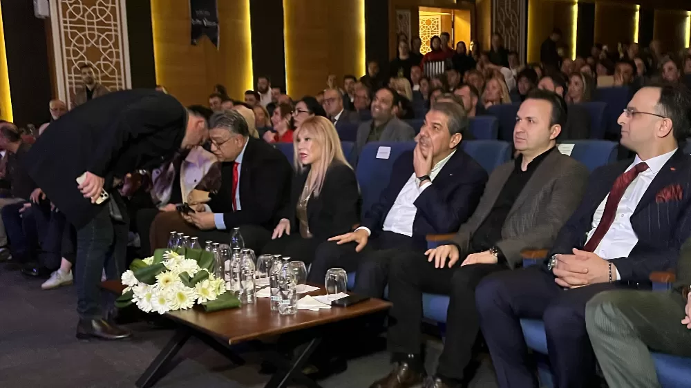 İstanbul Esenler'de "5. Radyonun Yıldızları" ödülleri sahiplerini buldu